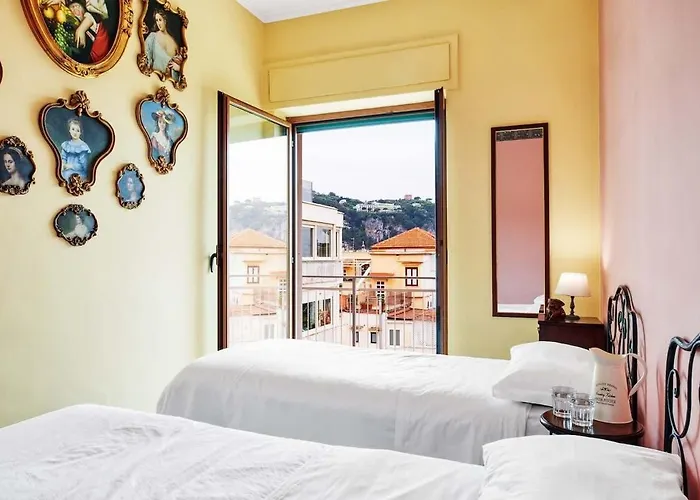 La Musica In The Heart Of Sorrento, 100 M From Station