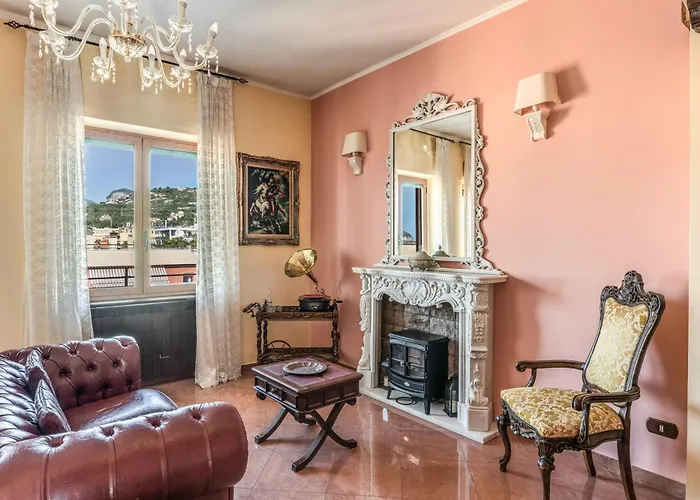 La Musica In The Heart Of Sorrento, 100 M From Station